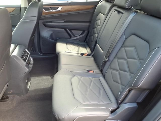 Used 2026 Silver Volkswagen 2.0T SE w/Technology image 22