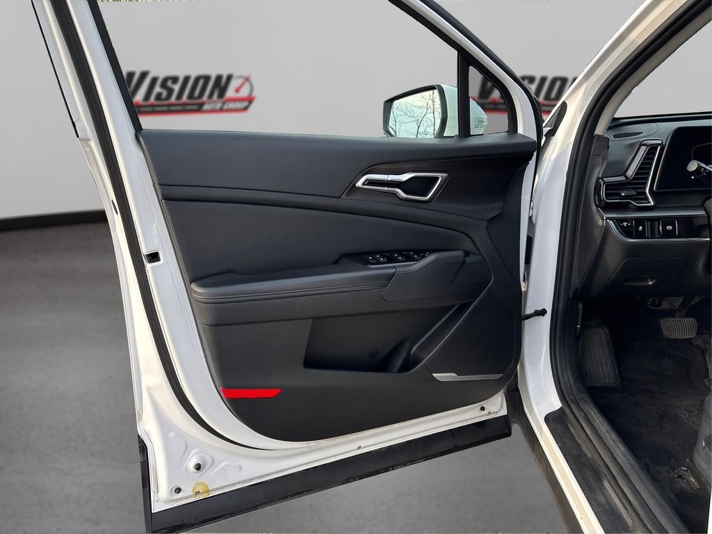 Used 2023 White Kia EX image 21