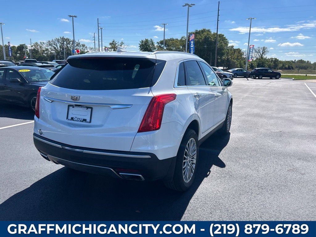 Used 2017 CRYSTAL WHITE TRICOAT Cadillac Platinum AWD image 11