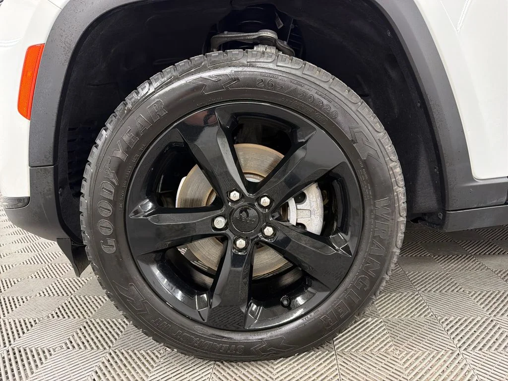 Certified Used 2022 White Jeep Limited image 13