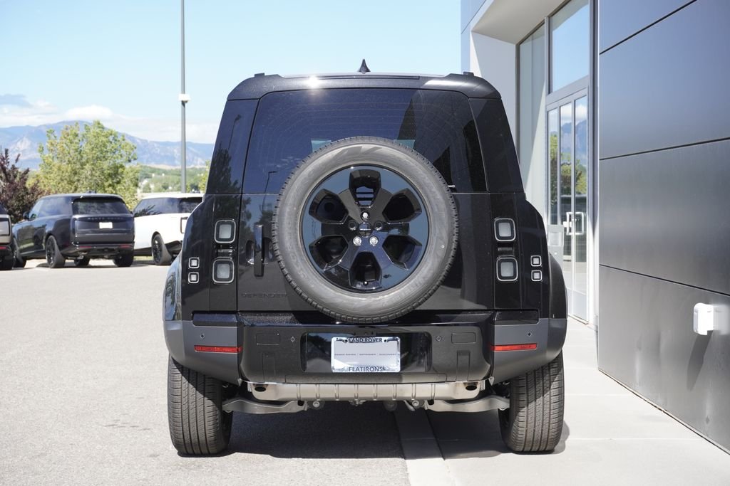 New 2026 Santorini Black Land Rover S image 6