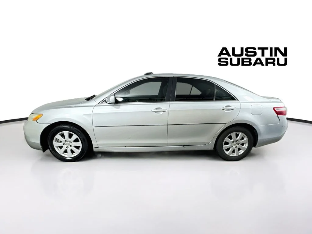 Used 2007 Silver Toyota XLE image 4