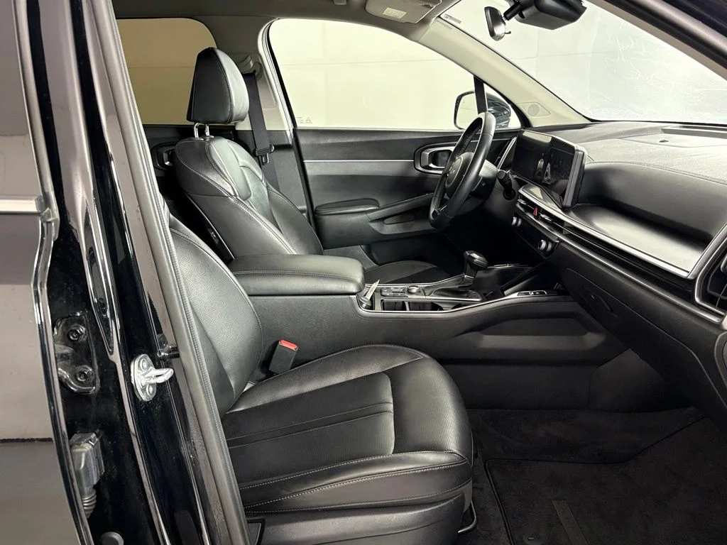 Used 2024 Black Kia S image 44