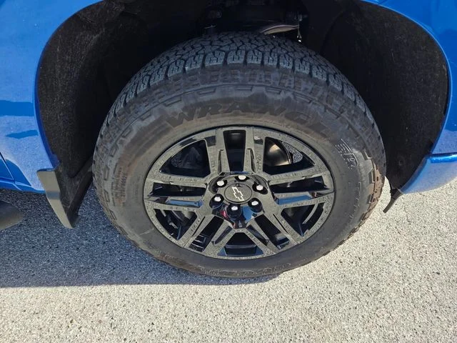 Used 2025 Blue Chevrolet Custom image 18