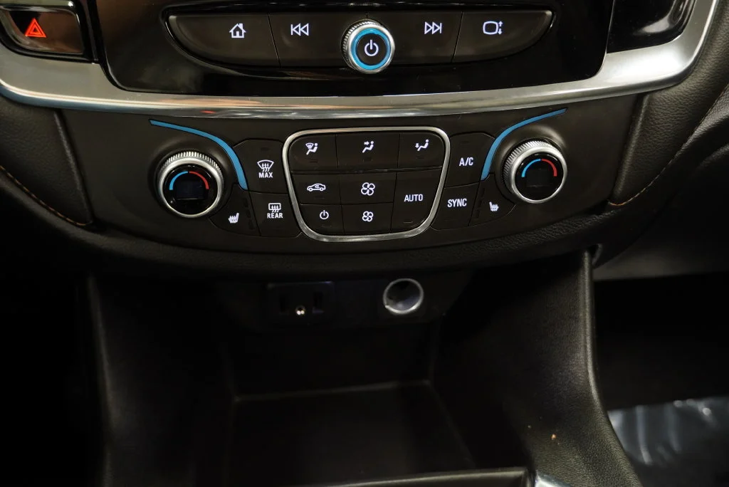 Certified Used 2018 GRAPHITE METALLIC Chevrolet LT Cloth image 29