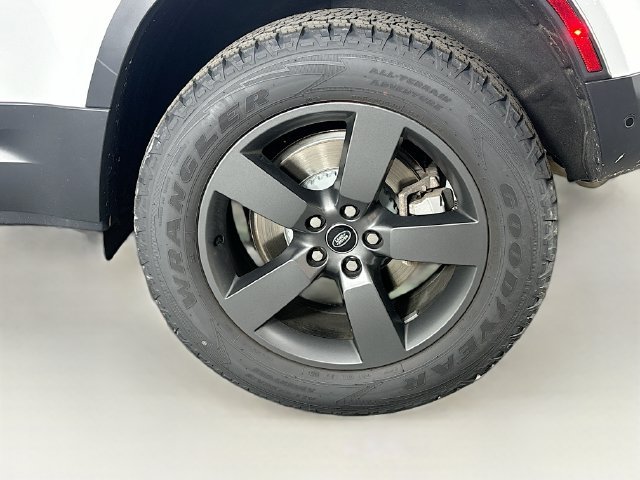 Used 2025 White Land Rover S image 27