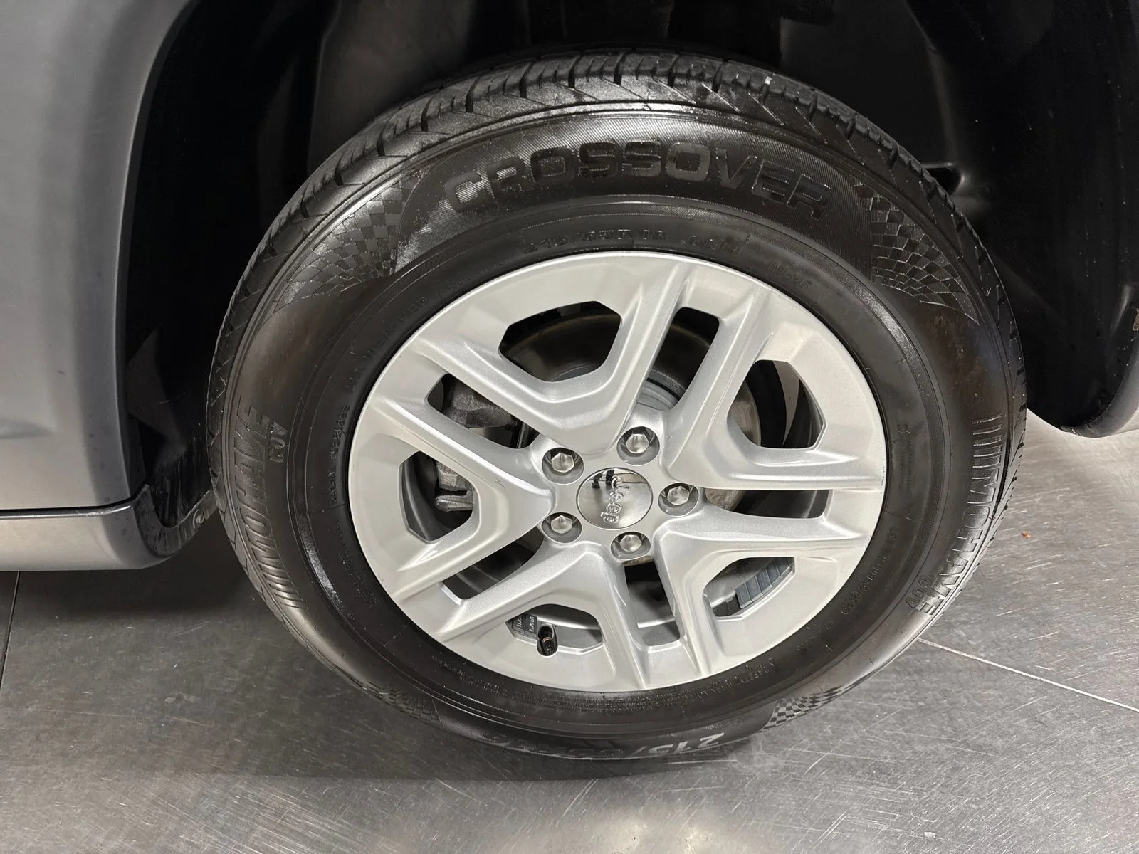 Used 2018 Granite Crystal Metallic Clearcoat Jeep Sport image 11