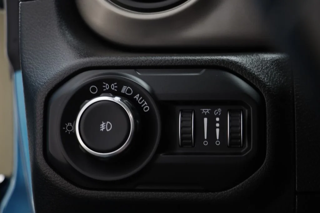 Used 2019 Bikini Pearlcoat Jeep Sport S image 7