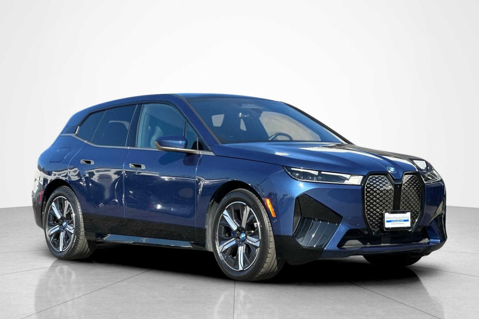 Used 2022 Phytonic Blue Metallic BMW xDrive50 image 7