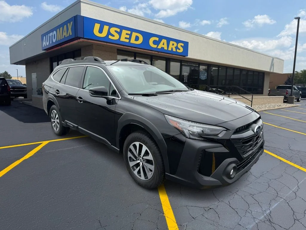 Used 2025 Crystal Black Silica Subaru Premium image 4