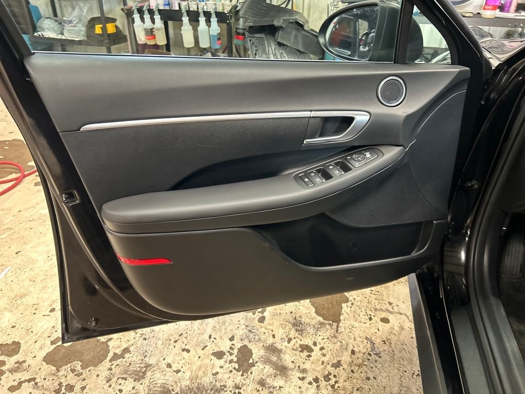 Certified Used 2022 Black Hyundai SE image 15
