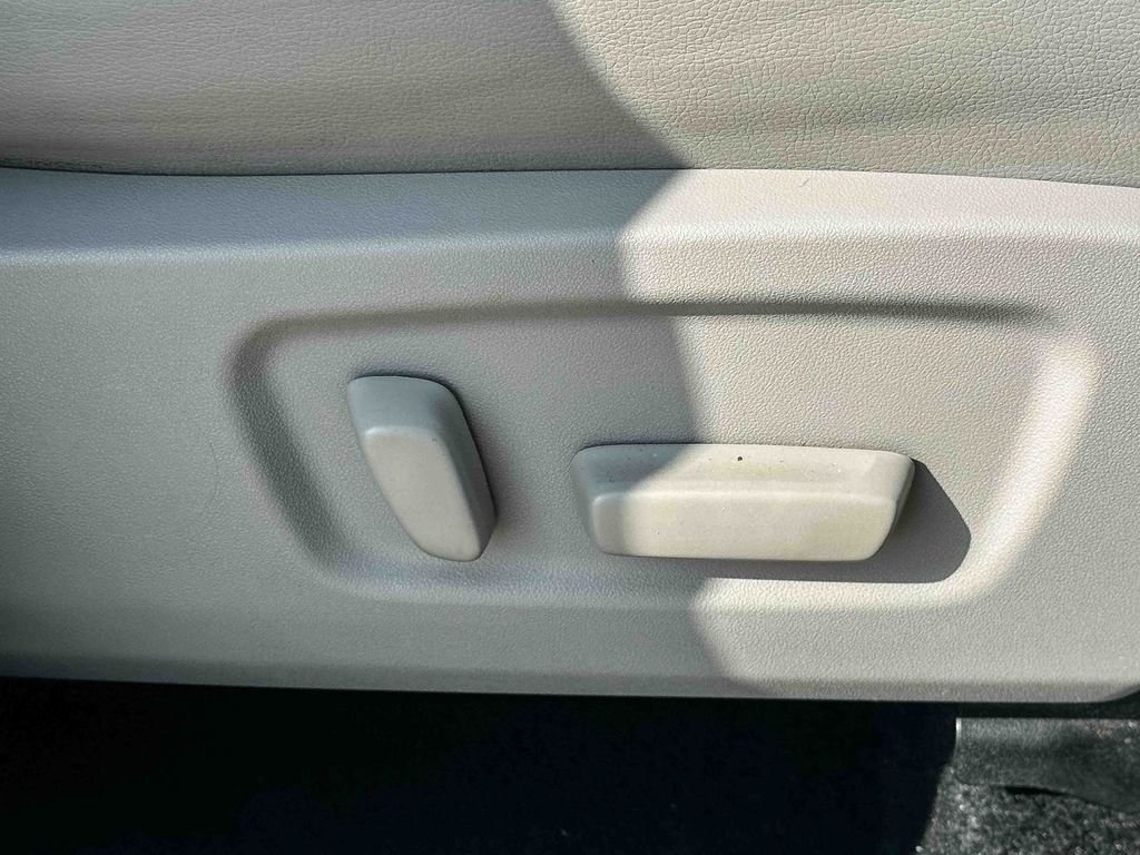 Used 2018 White Toyota XLE image 27