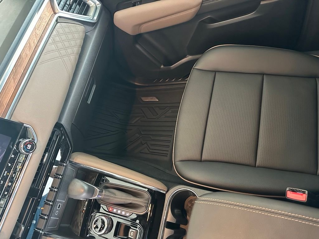Used 2023 White GMC Denali image 24