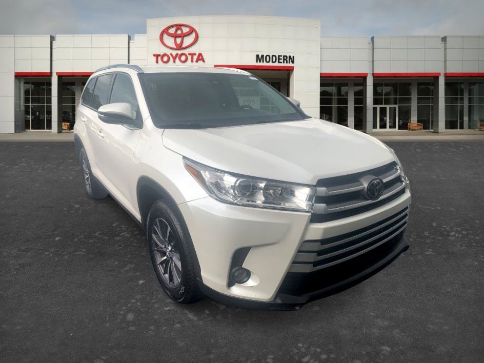 Used 2019 Blizzard Pearl Toyota XLE image 3