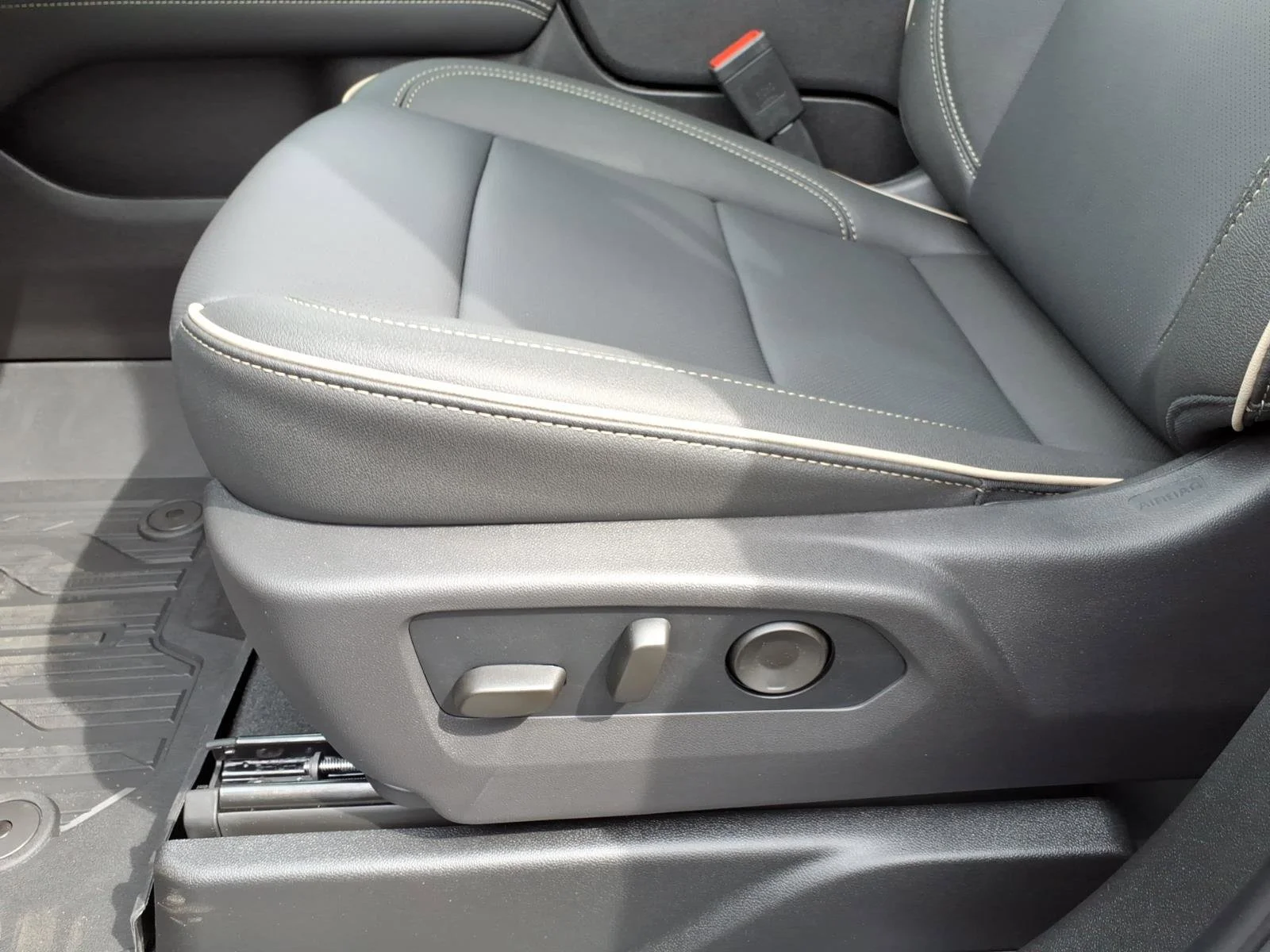 2026 GMC Yukon XL Elevation - Photo 15