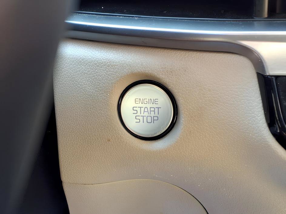 2025 Kia Sorento S - Photo 24