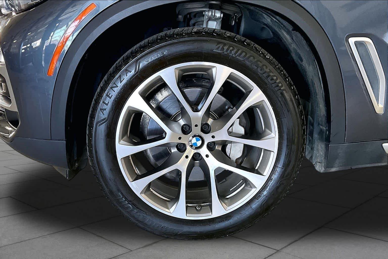Used 2019 Arctic Grey Metallic BMW xDrive40i image 20