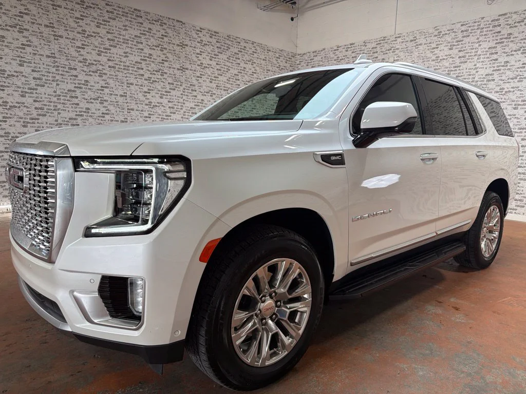 Used 2024 White Frost Tricoat GMC Denali image 3