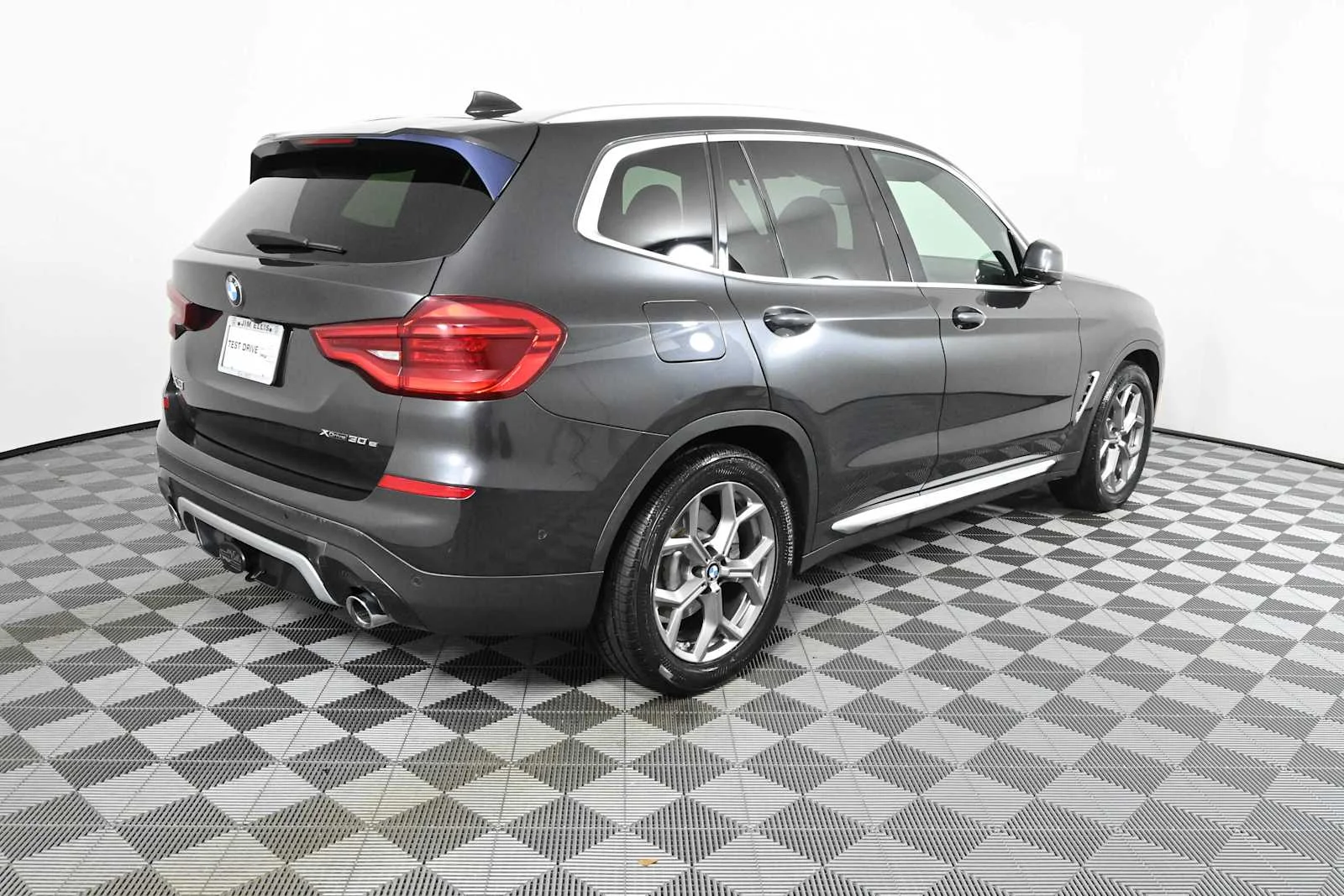 Used 2021 Dark Graphite Metallic BMW xDrive30e image 9