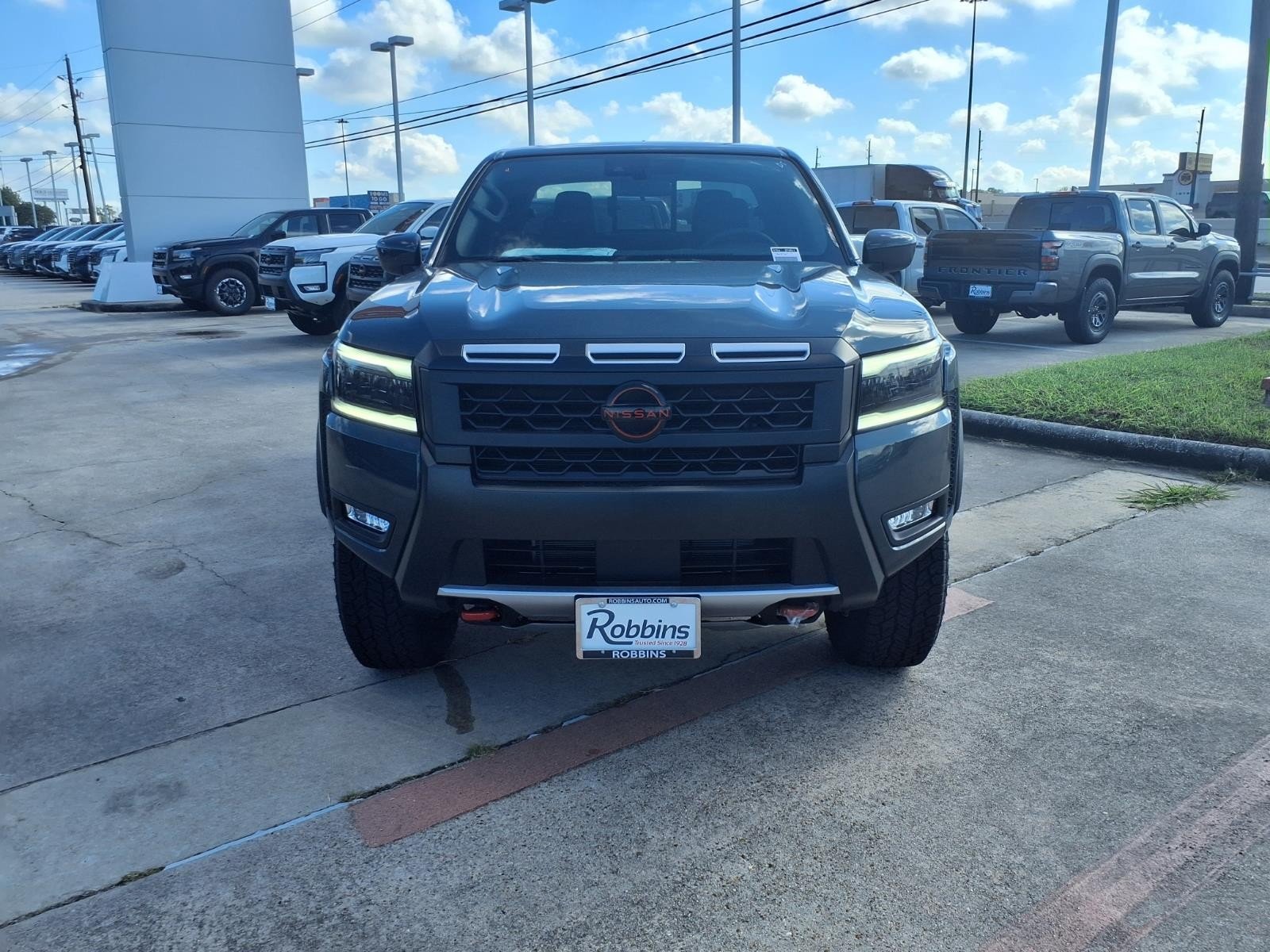2027 Nissan Frontier photo 5 of 23