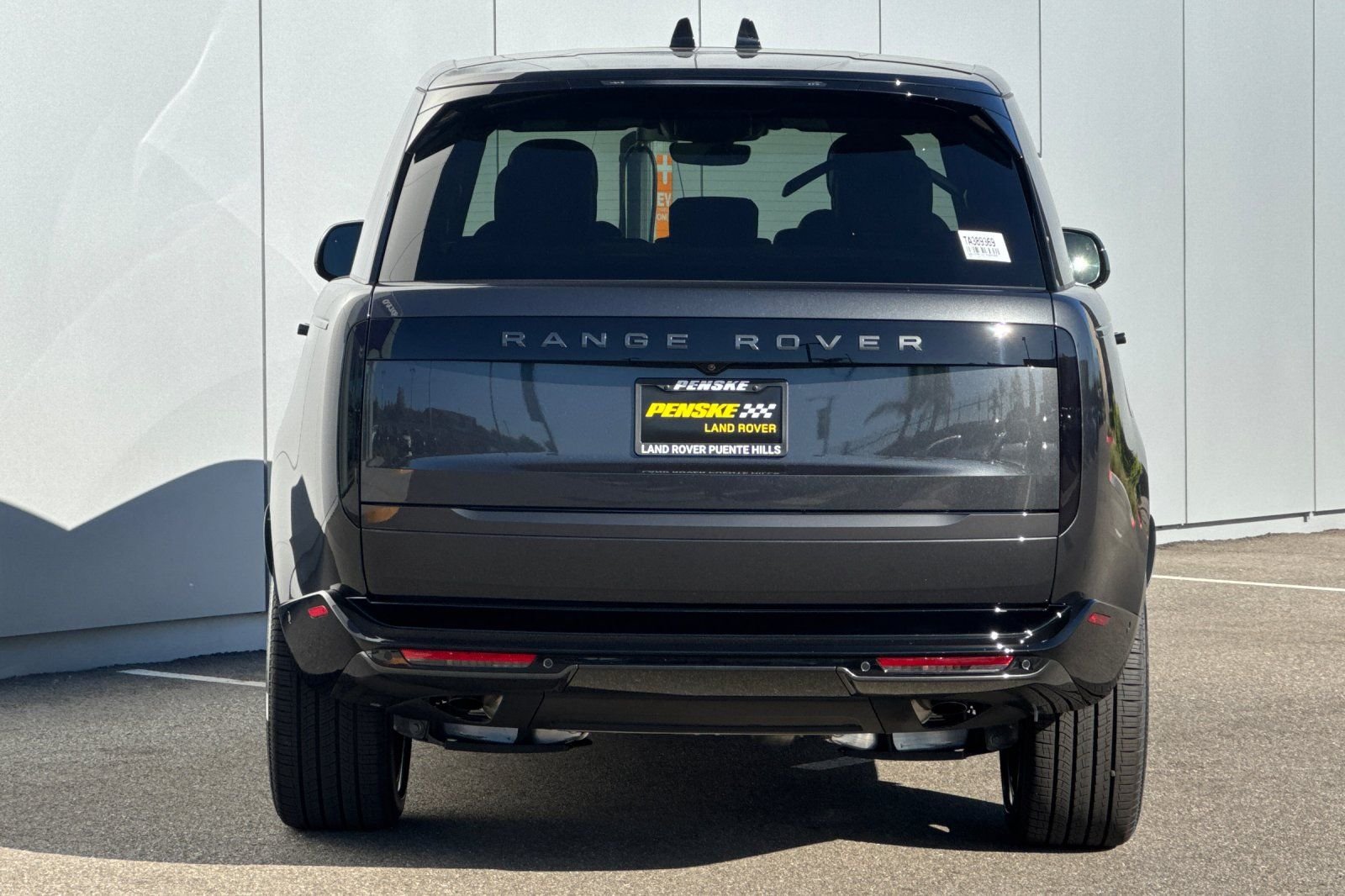 New 2026 Carpathian Grey Land Rover SE image 4