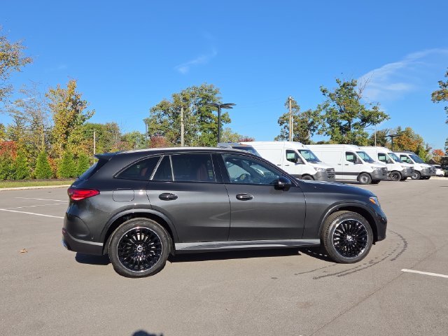 New 2027 Graphite Grey Metallic Mercedes-Benz GLC300 image 2