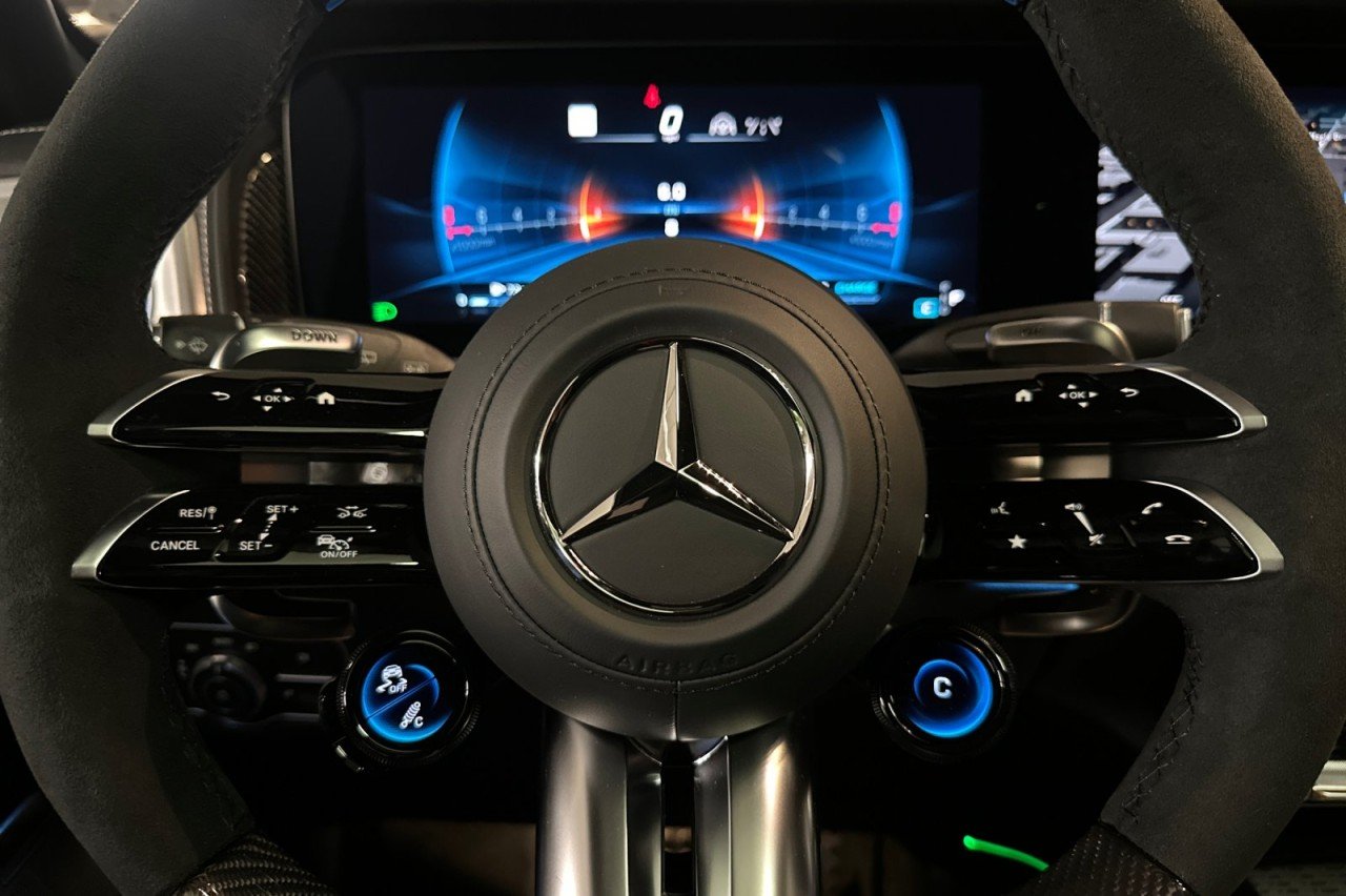 New 2026 MANUFAKTUR Moonlight White Magno Mercedes-Benz AMG® G 63 SUV image 23