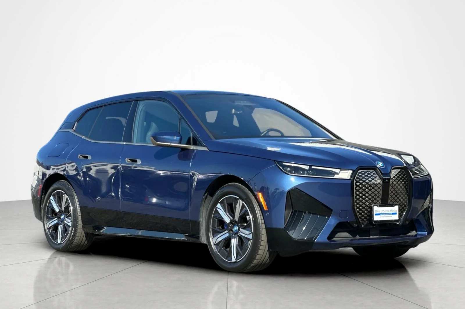 Used 2022 Phytonic Blue Metallic BMW xDrive50 image 7