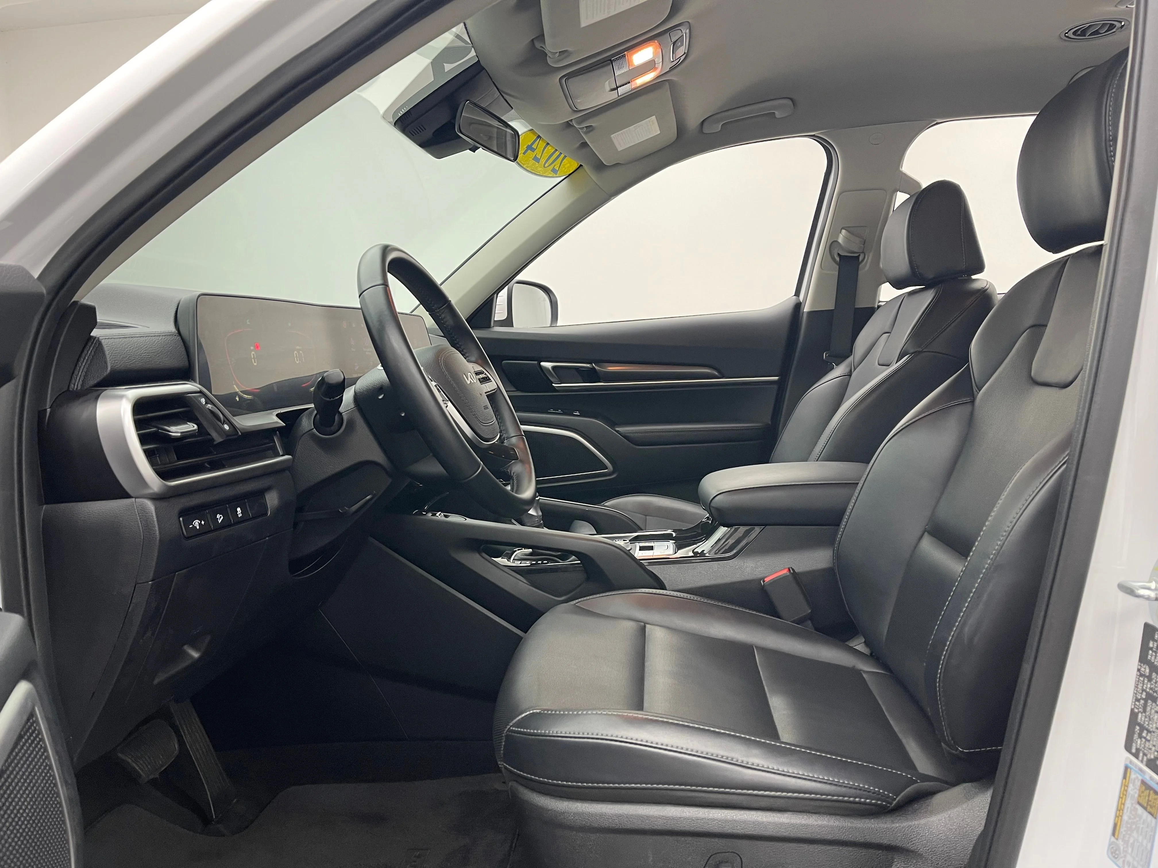 Used 2024 Glacial White Pearl Kia S image 17