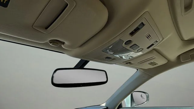 Used 2014  Lexus 250 image 28