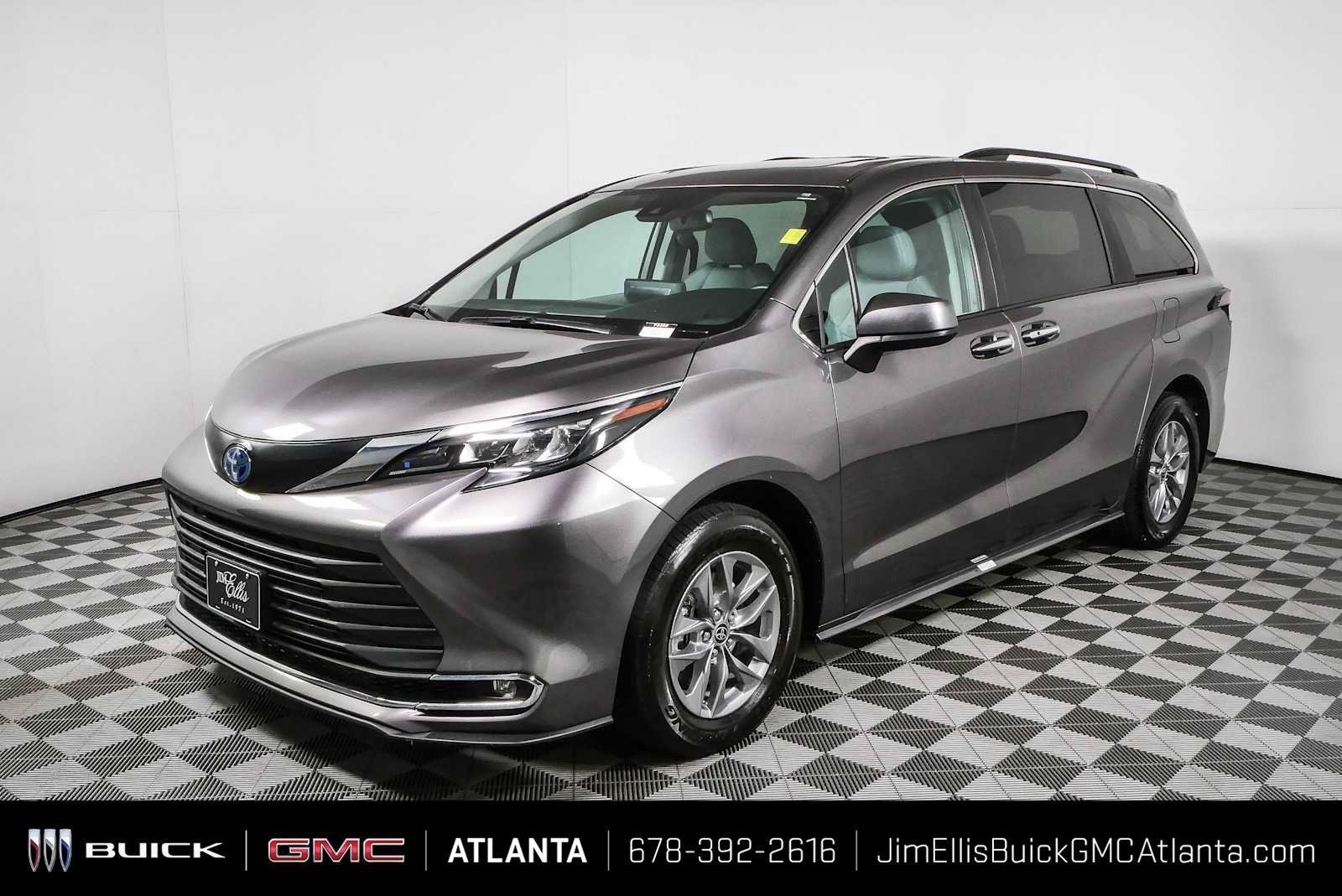 2024 Toyota Sienna XLE - Photo 25