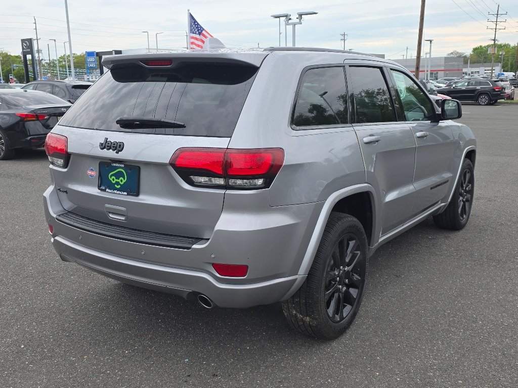 Used 2019 Billet Silver Metallic Clear Coat Jeep Altitude image 16