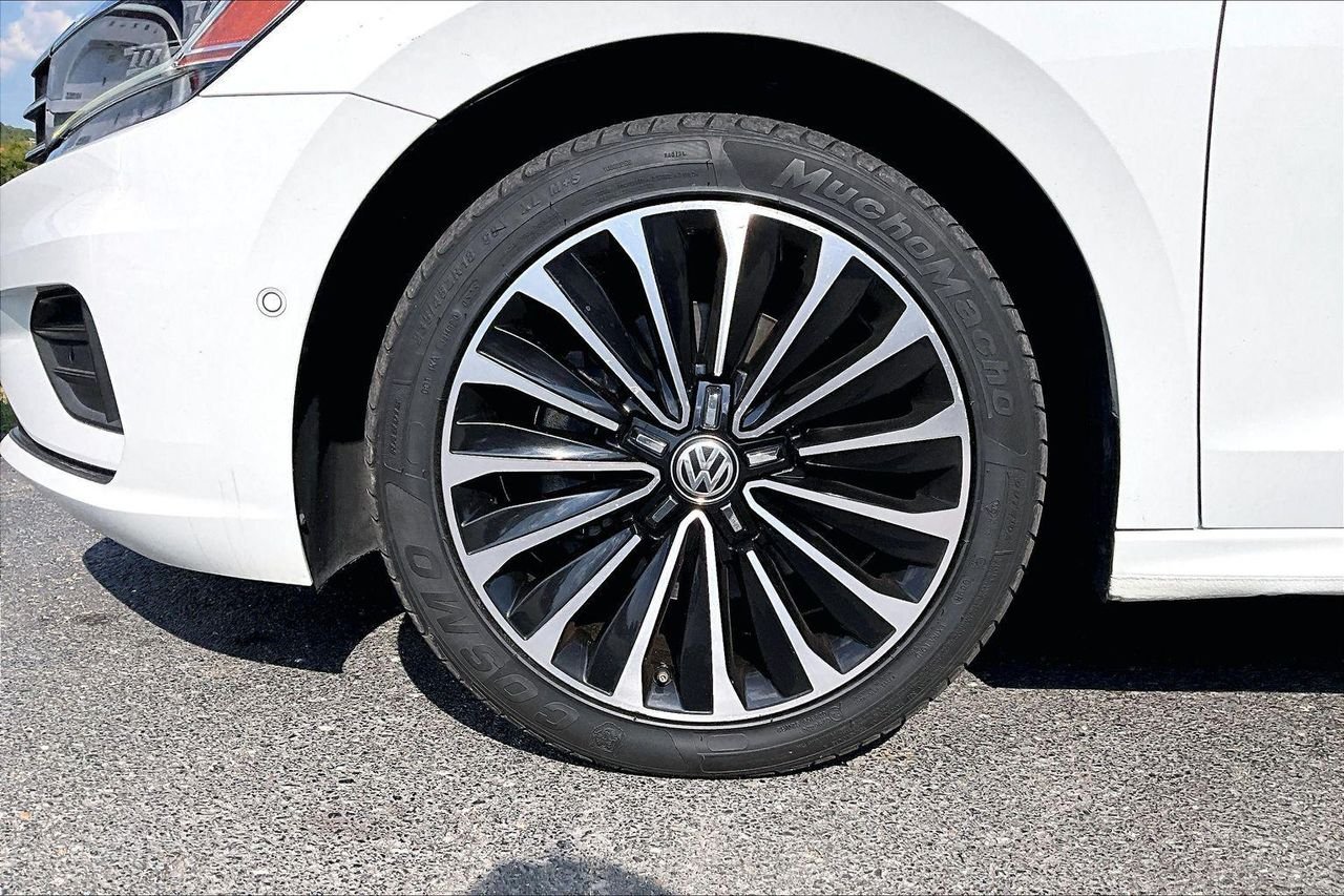 Used 2022 Pure White Volkswagen 2.0T Limited Edition image 2