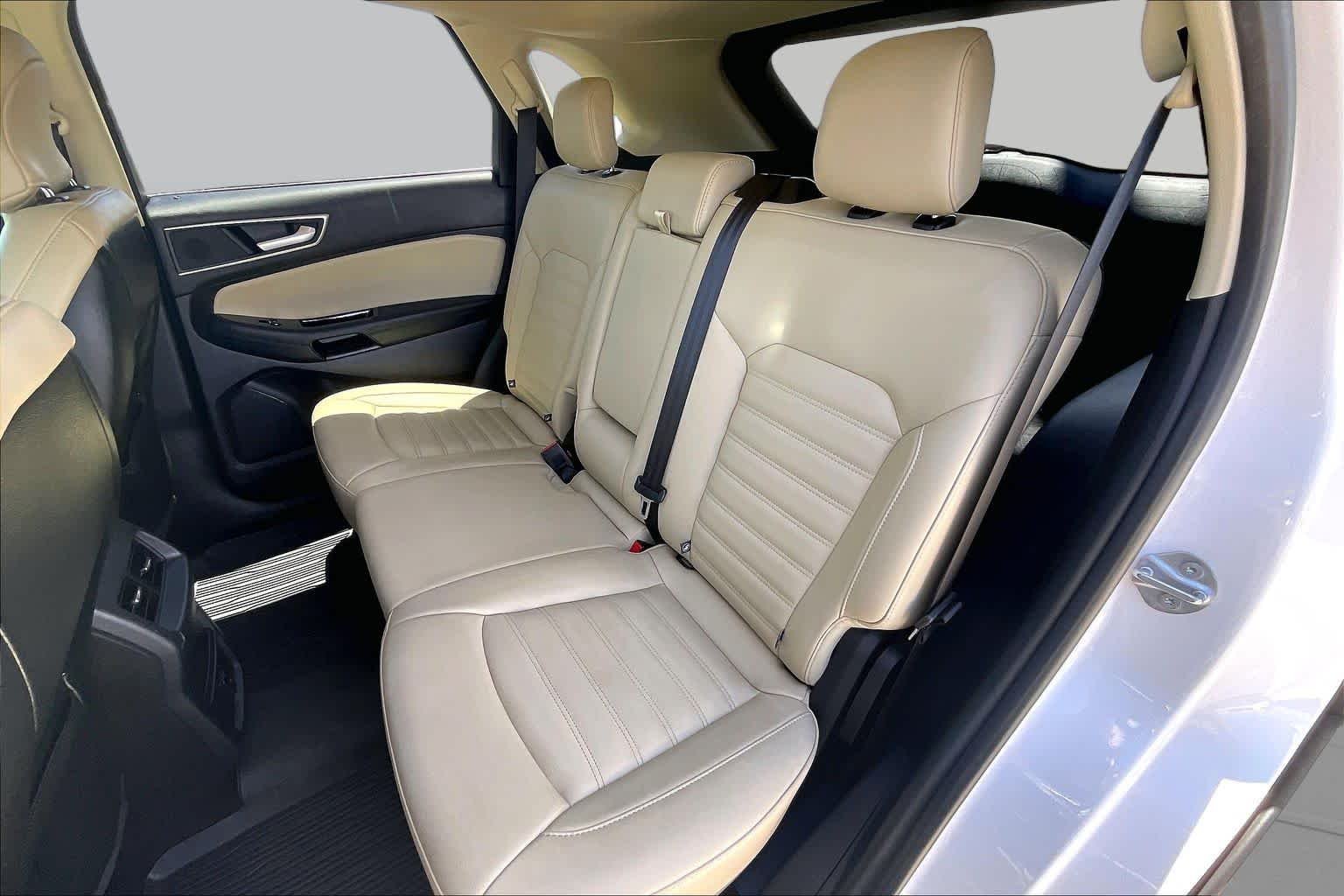 Used 2019 White Platinum Metallic Tri-Coat Ford SEL image 20