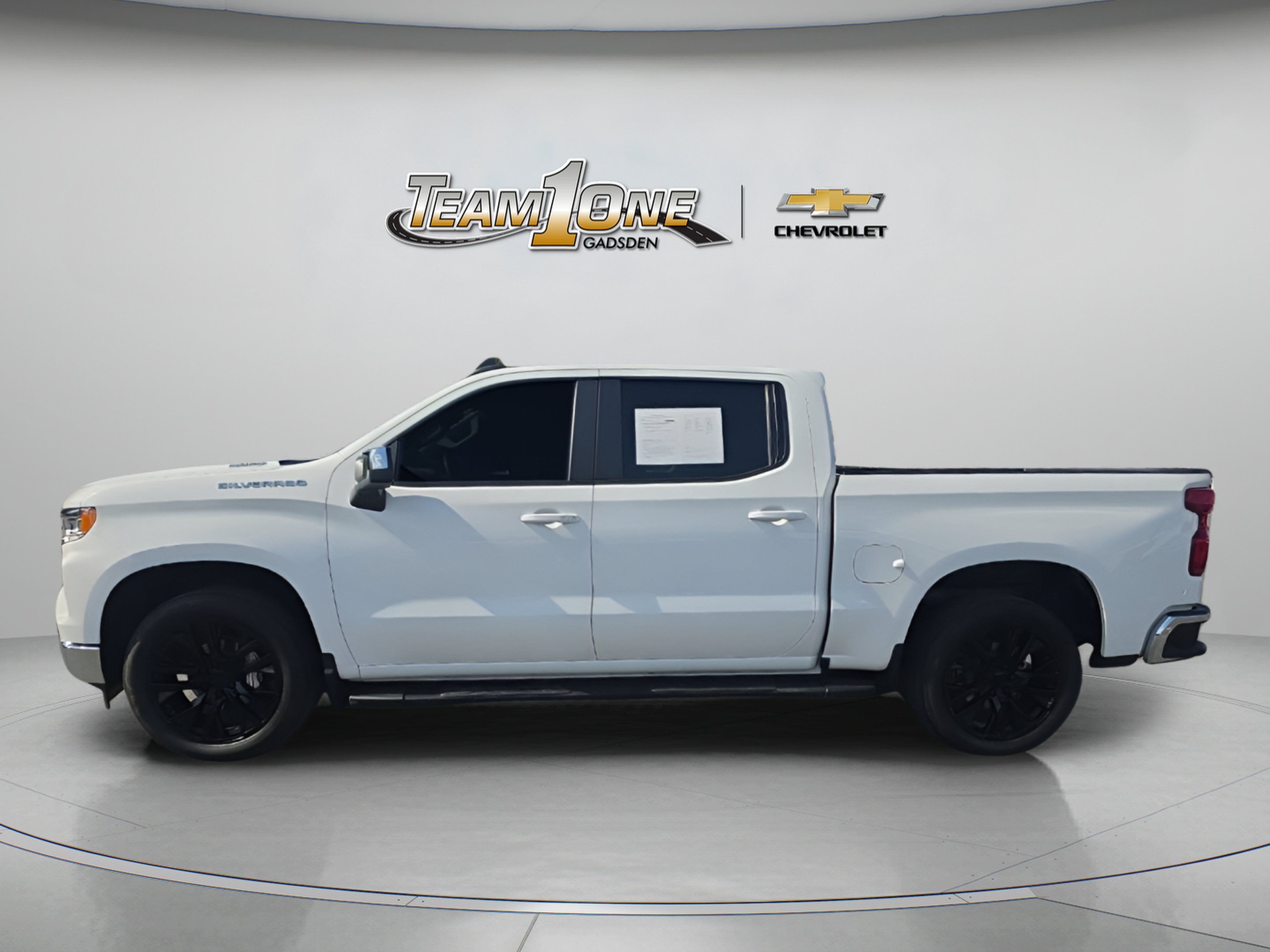 Used 2025 Summit White Chevrolet LT image 4