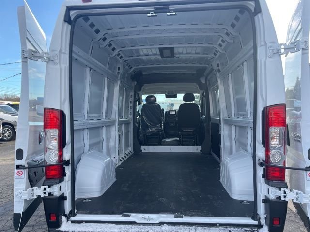 New 2026 Bright White Clear-Coat Exterior Paint RAM High Roof image 7
