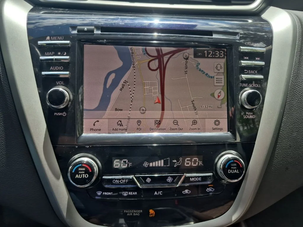 Used 2020 White Nissan Platinum image 26