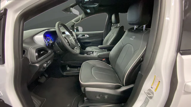 2026 Chrysler Pacifica Limited - Photo 9