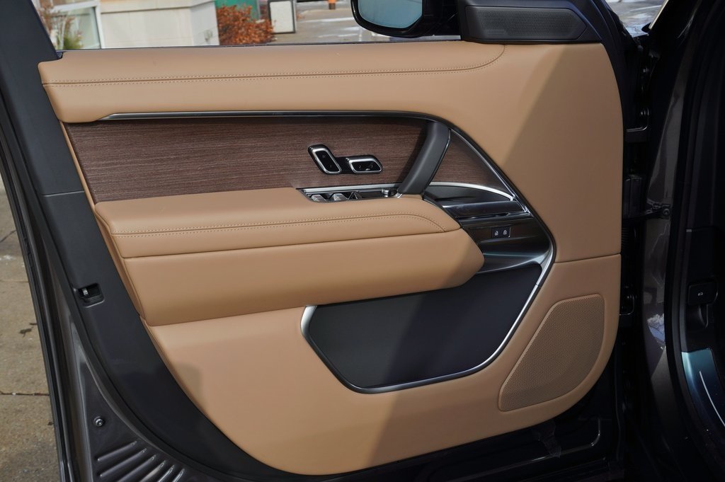 2025 LAND ROVER RANGE ROVER - Image 11