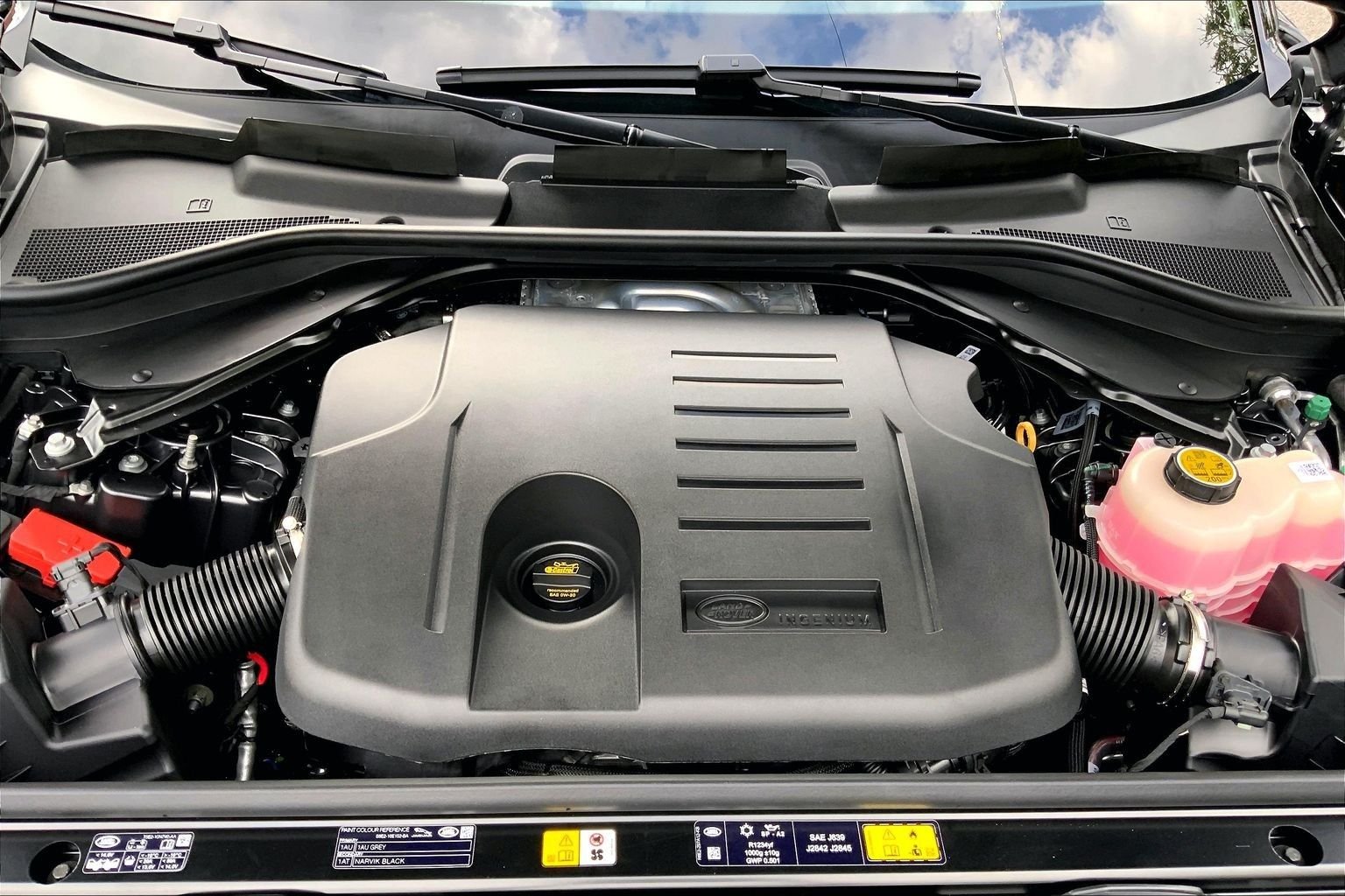 New 2027 Carpathian Grey Land Rover SE image 17