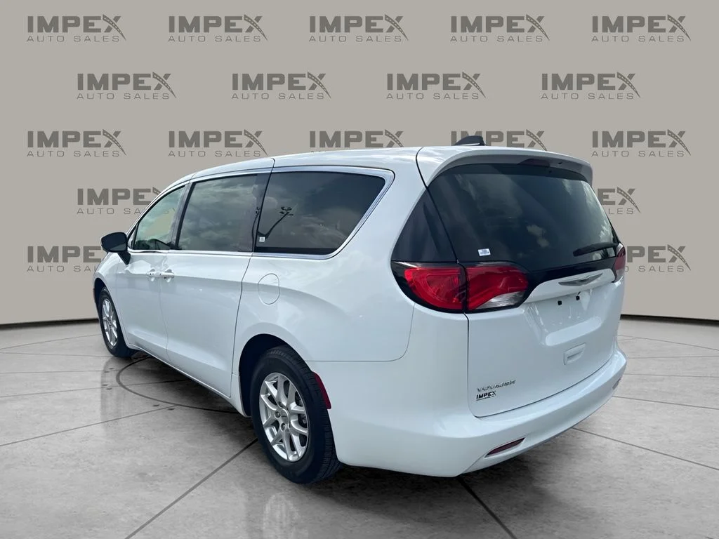 Used 2022 White Chrysler LX image 2