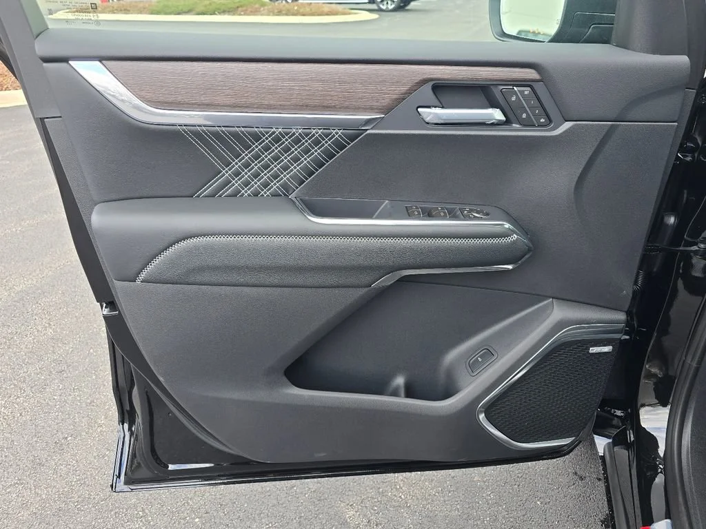 2026 GMC Acadia Denali - Photo 12
