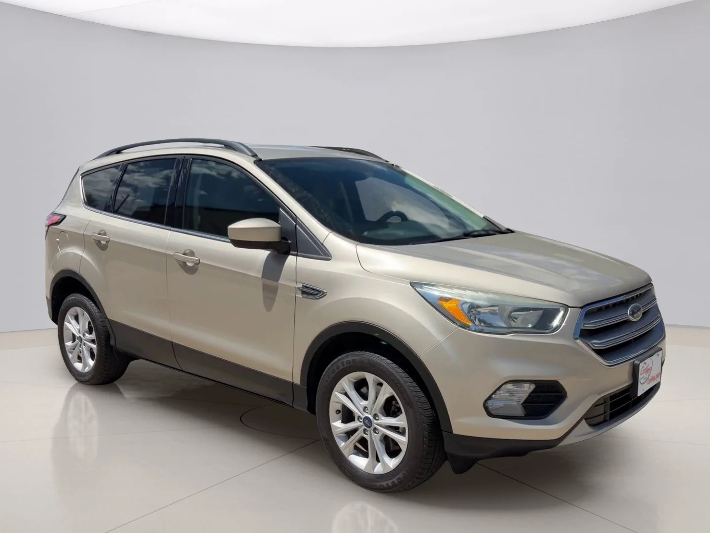 Used 2018 Gold Ford SE 4WD image 7