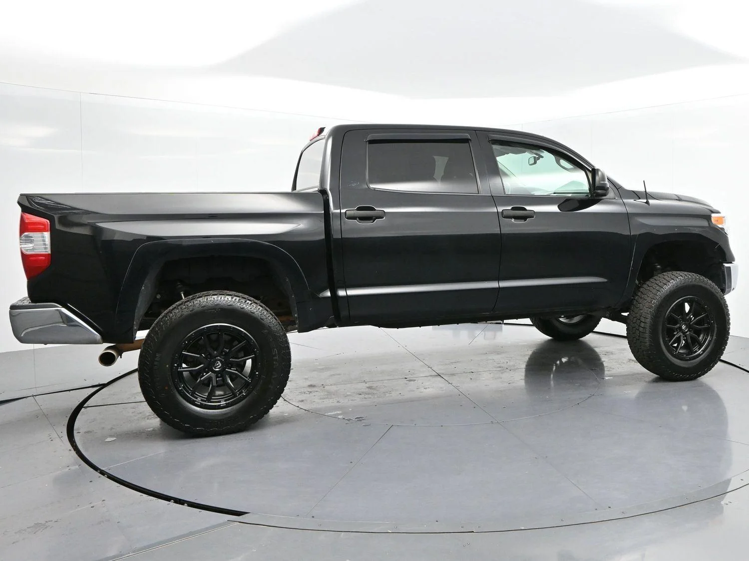 Used 2017 Black Toyota SR5 image 8