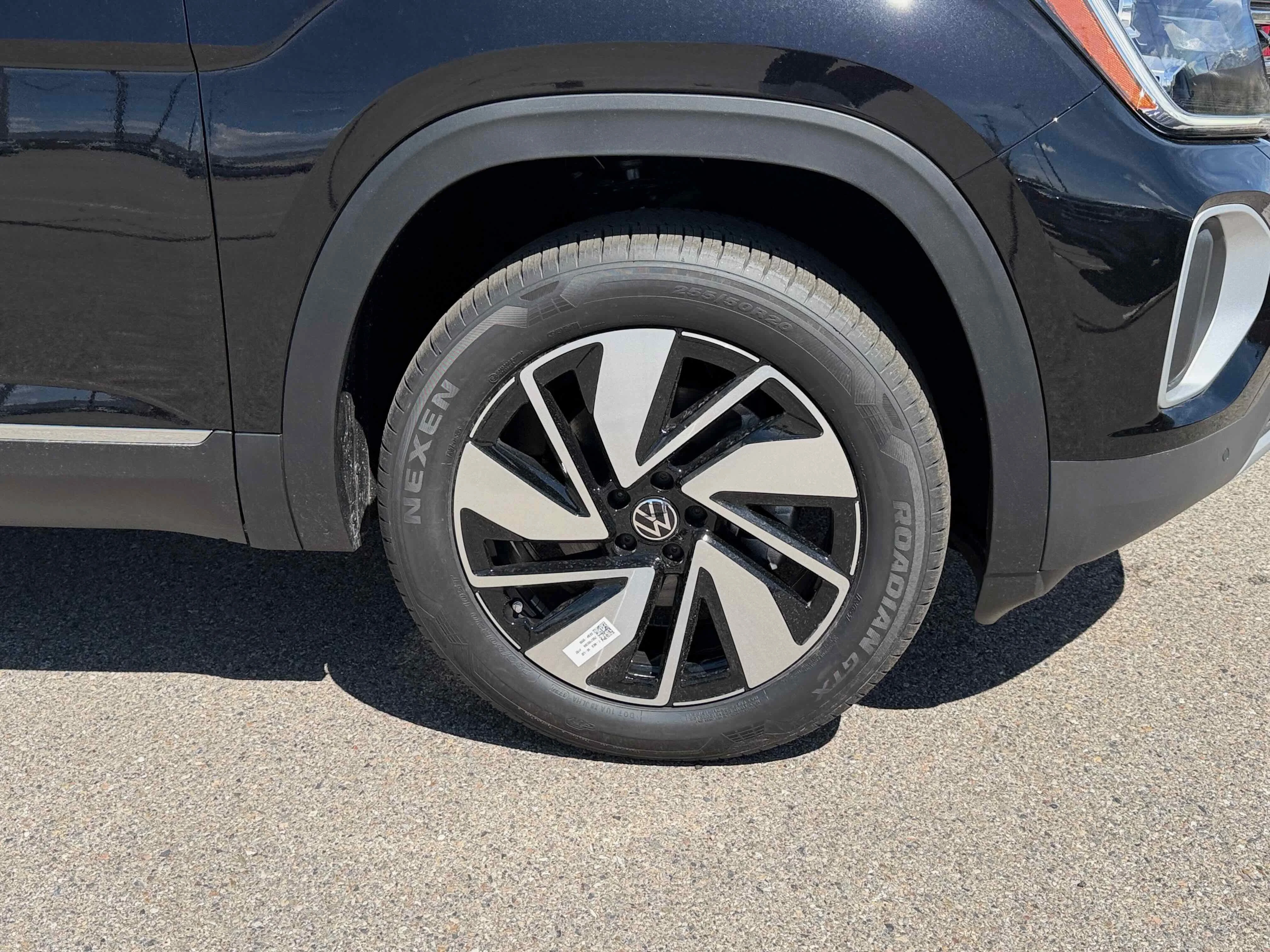 New 2026 Deep Black Volkswagen 2.0T SEL image 11