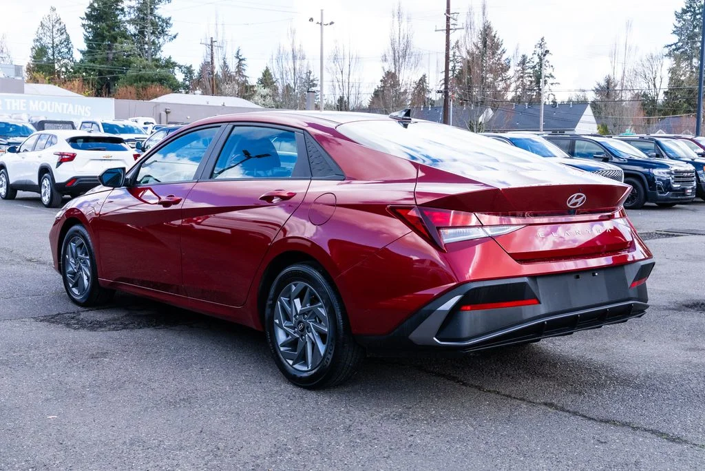 Used 2024 Red Hyundai SEL image 4