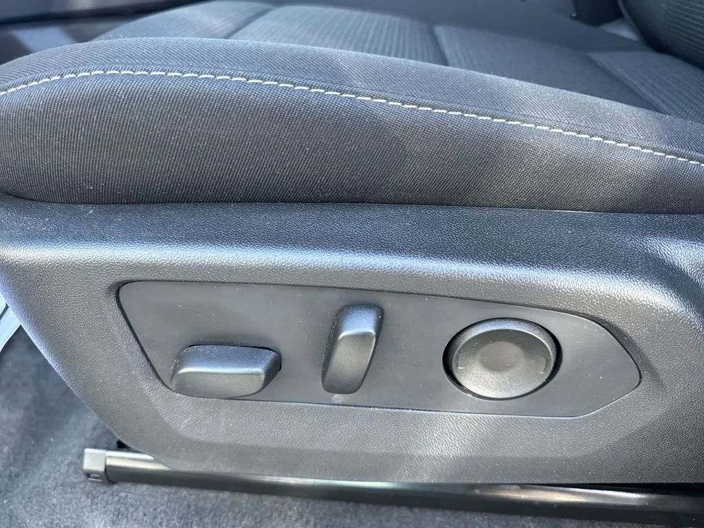 New 2026 Sterling Metallic GMC Elevation image 18