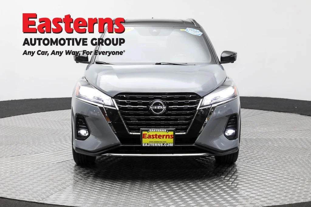 Used 2023 Gray Nissan SR image 2