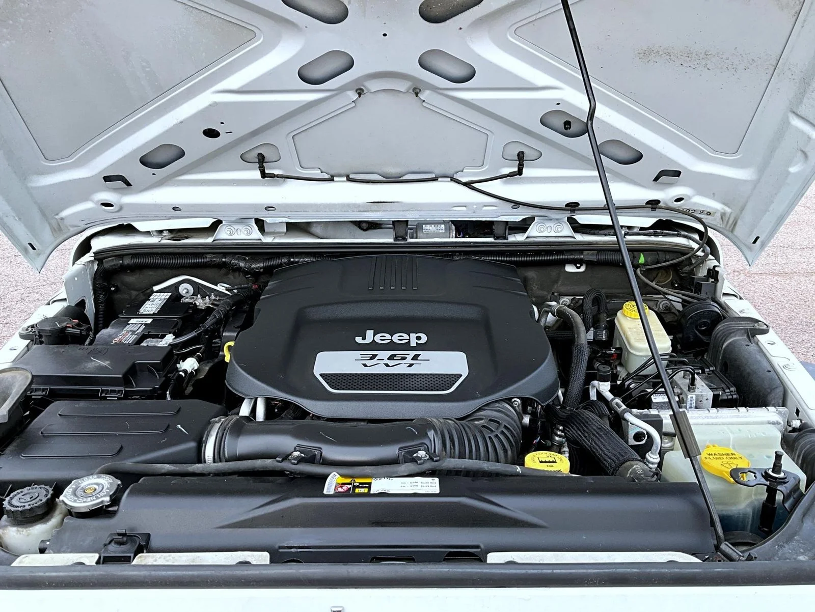 Used 2013 White Jeep Unlimited Sport image 24