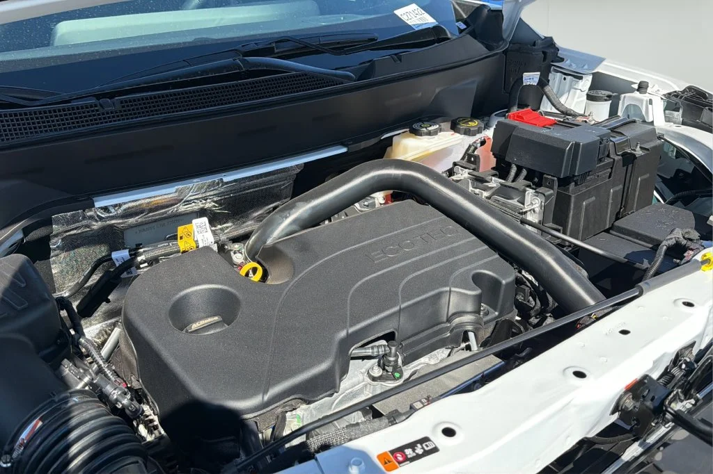 New 2027 Summit White Chevrolet LT image 10